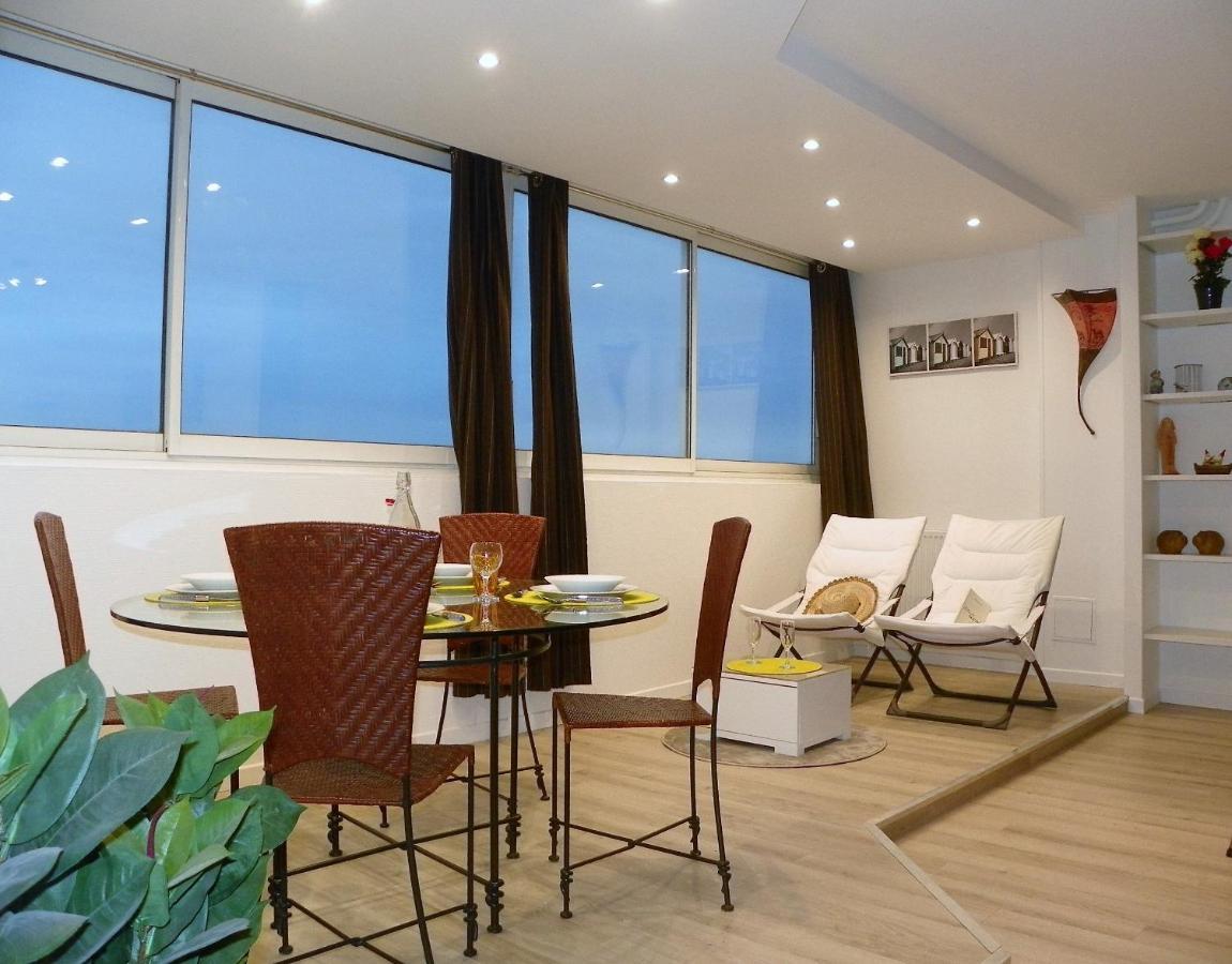 6 Appartements Et 4 Adresses A Mi-Chemin Entre Le Vieux Port Et L Ile De Re La Rochelle  Exterior photo