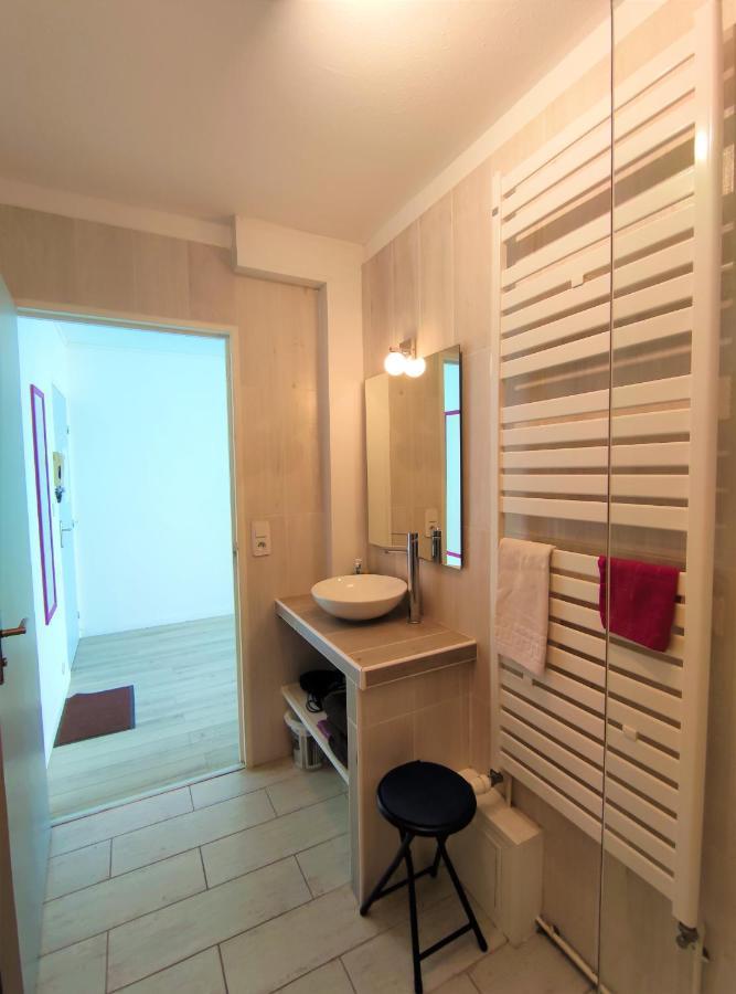 6 Appartements Et 4 Adresses A Mi-Chemin Entre Le Vieux Port Et L Ile De Re La Rochelle  Exterior photo