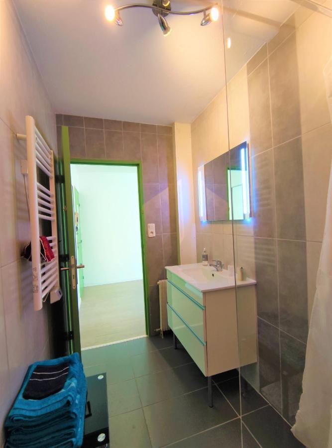 6 Appartements Et 4 Adresses A Mi-Chemin Entre Le Vieux Port Et L Ile De Re La Rochelle  Exterior photo