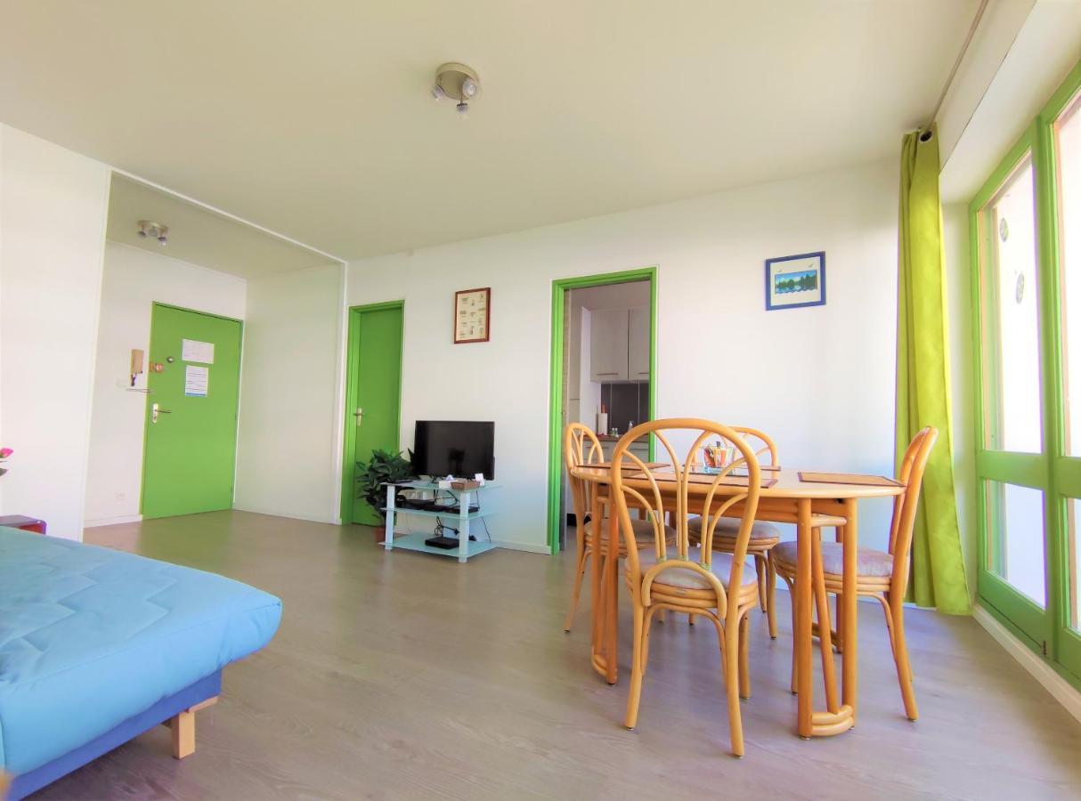 6 Appartements Et 4 Adresses A Mi-Chemin Entre Le Vieux Port Et L Ile De Re La Rochelle  Exterior photo