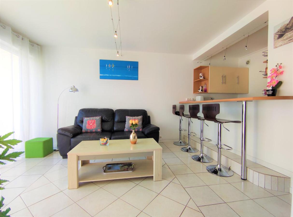 6 Appartements Et 4 Adresses A Mi-Chemin Entre Le Vieux Port Et L Ile De Re La Rochelle  Exterior photo